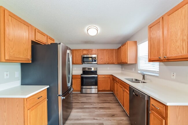 Photo - 582 Southridge Rd