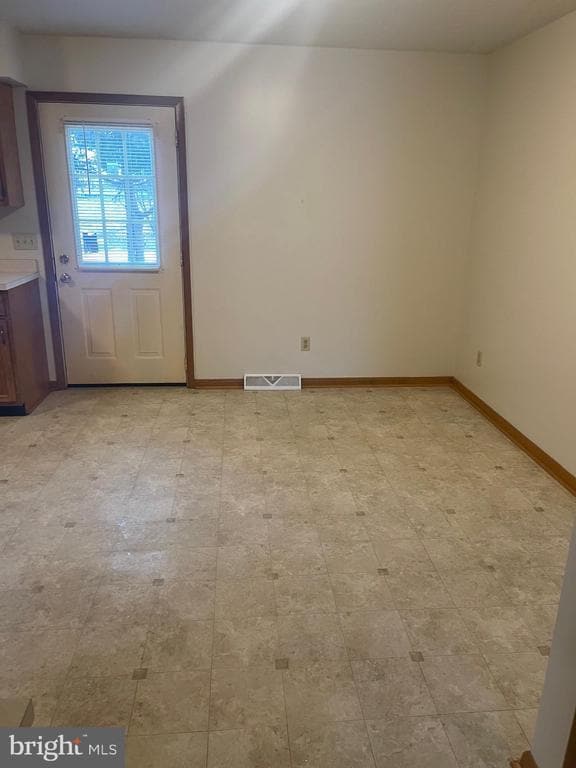 Photo - 14 Colonial Dr