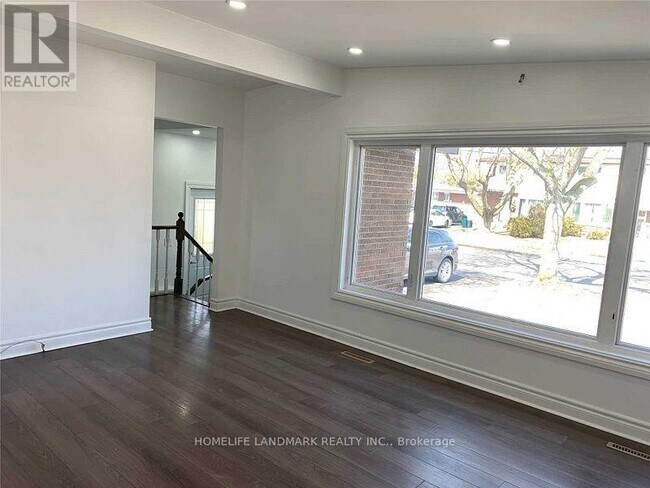 Photo - 8 Ronaldshay Ave