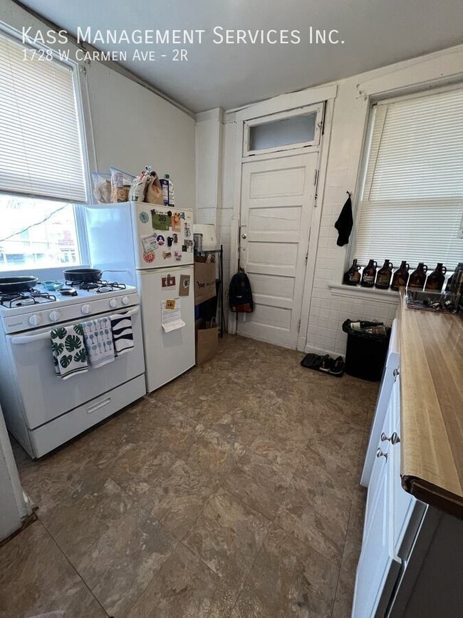 Photo - 1728 W Carmen Ave Unidad 2R