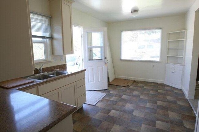 Photo - 4 Bedroom 2 Bathroom House in Quiet Neighborhood