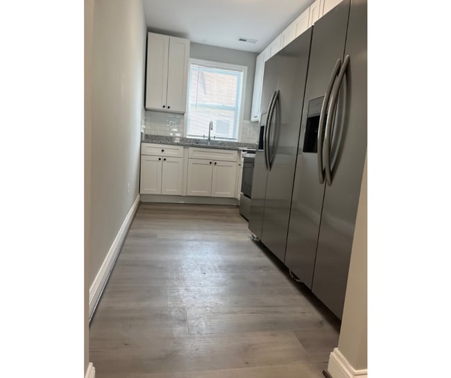 4108 Groveland Ave Unit 2A W/BATH Available $850 2A