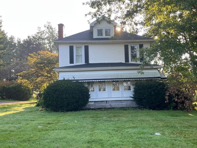 Building Photo - Three Bedroom in Mapleton Local School Dis... Rental