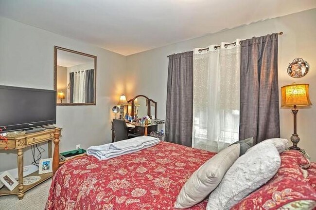 Photo - 25 Saunders St Unit F