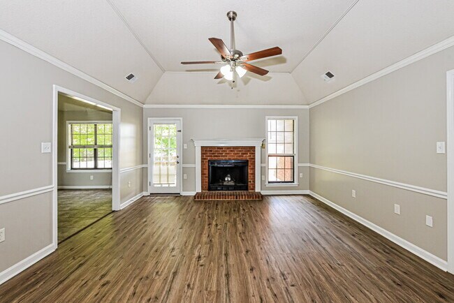 Photo - 6770 Lake Point Cir