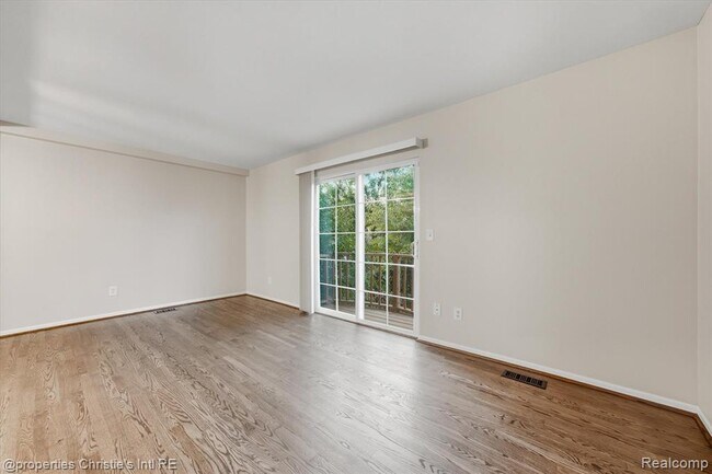 Photo - 483 W Lincoln Ave