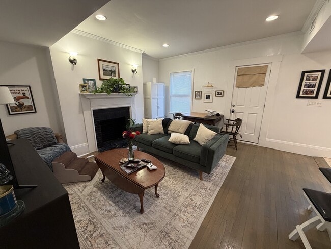 Photo - 1404 Beacon St Unit 3