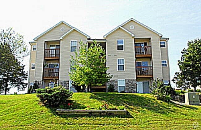 Building Photo - Newly Renovated Nice Garden Level 2 bedroo... Unit #I Rental