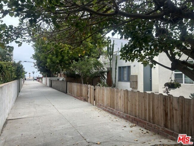 27 Eastwind St Unit 7