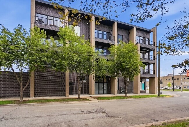 Photo - 815 N Richmond St Unit 301