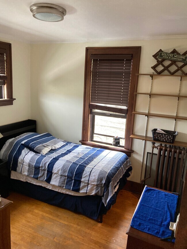 Bed - 118 Pine St Unit SR2 Furnished