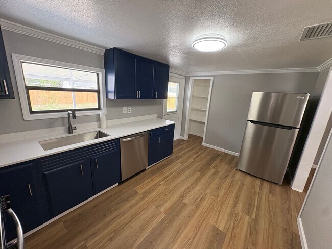Photo - 2 Bed 1 Bath Single Family w/ Fenced Backyard