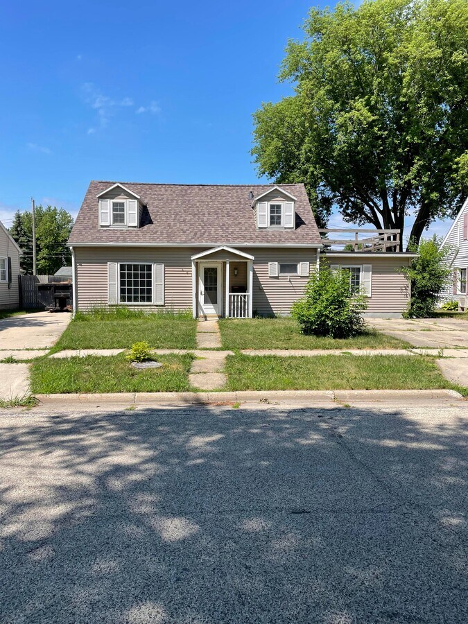 Photo - 581 Western Ave