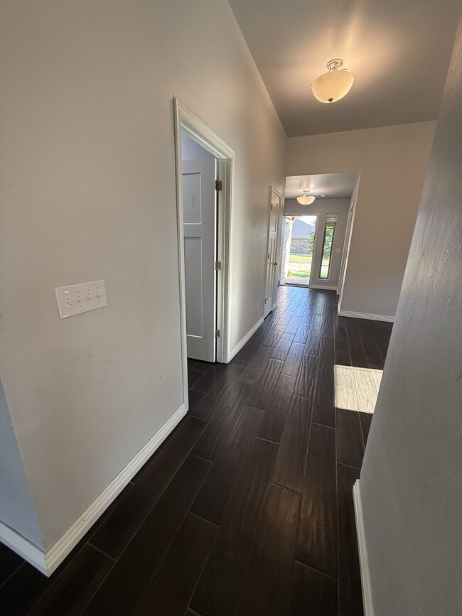 Photo - 4405 W Country Club Dr
