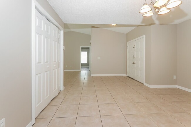 12463 Sawgrass Ct