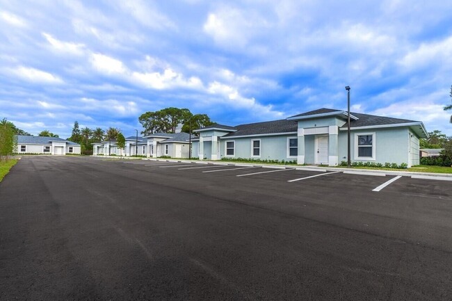 Building Photo - 3901 Gulfstream Rd Rental