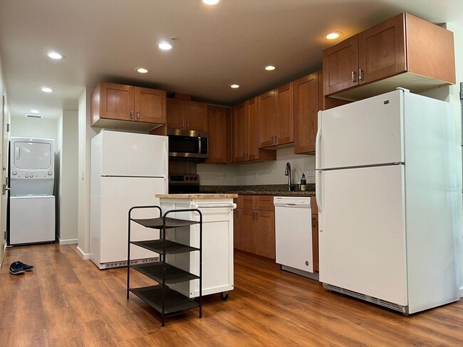 Photo - Large UW Townhome available for 2026-2027 school year!