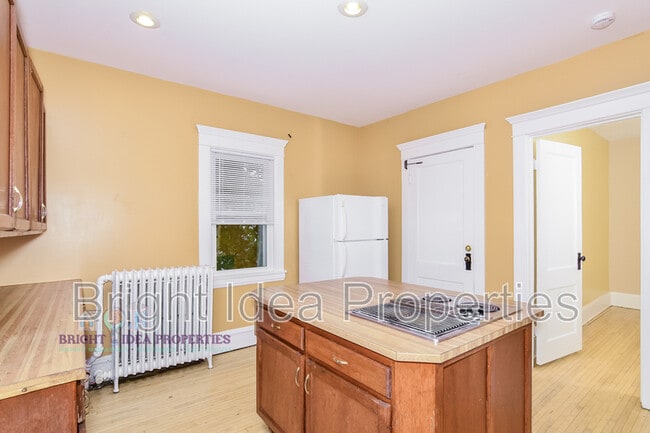 Photo - 2104 Emerson Ave S