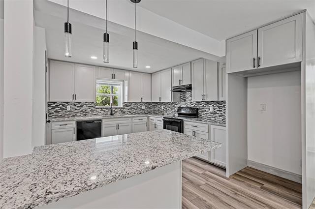 158 Lakeshore Dr