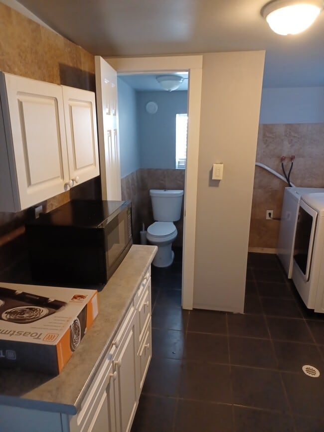 Building Photo - 46549 Yale Rd Unit Bachelor