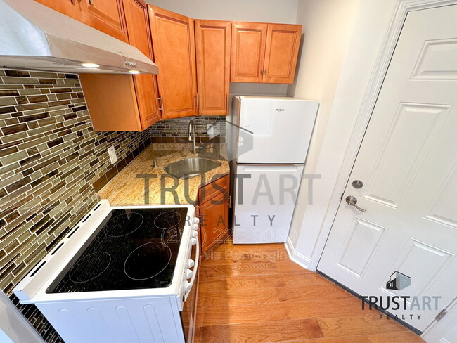 Building Photo - 2025 N 4th St Unit 2b