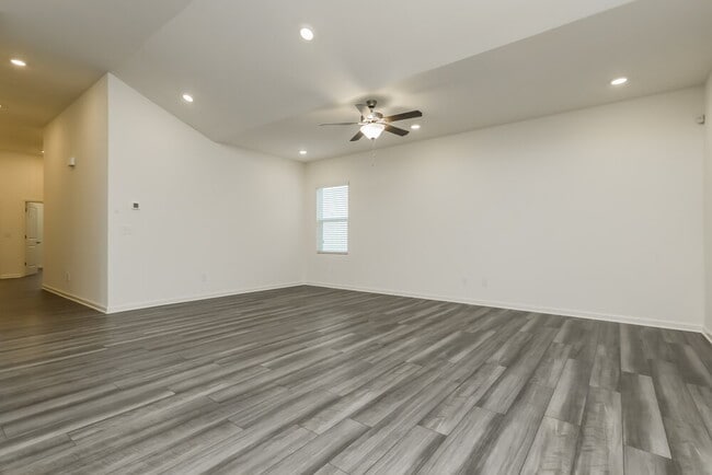 Photo - 7018 Rochford Dr