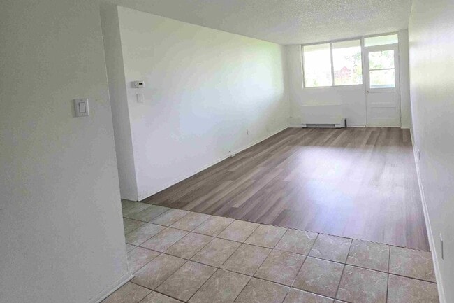 Building Photo - 111 Rue Bruce Unit 509