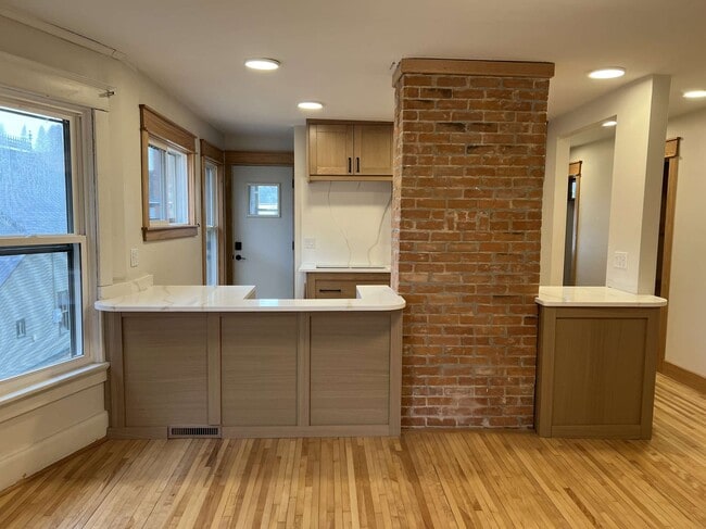 Photo - 258 Center St Unit Upper