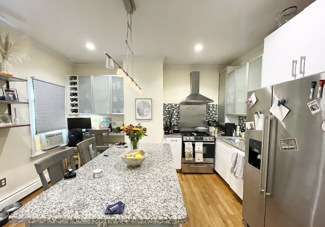 Photo - 174 Bolton St