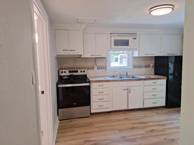 Photo - 507.5 Gray St