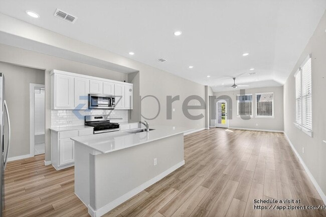 Photo - 413 Honeyhill Dr