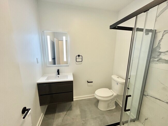 Photo - 2725 W Girard Ave Unit 3R