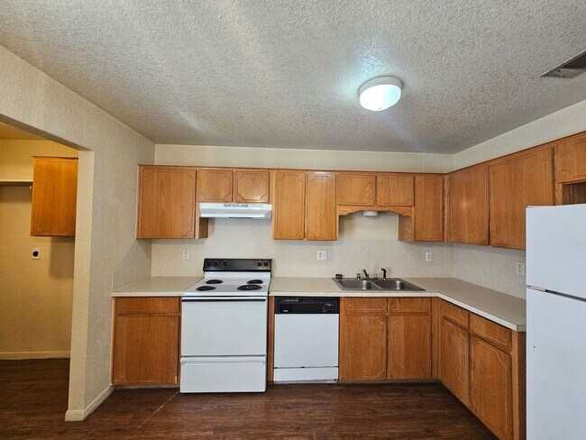 Photo - AVAILABLE NOW! Unidad 1108 Circle M Drive -  A