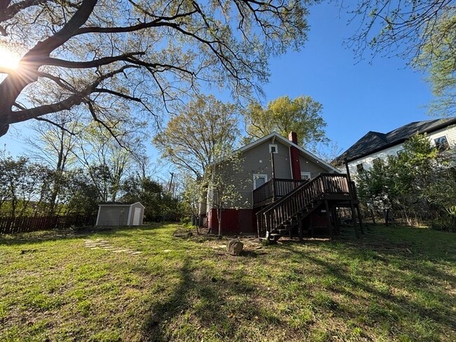 Photo - 2 Bedroom, 1.5 Baths Charming Bungalow located near Plaza Midwood