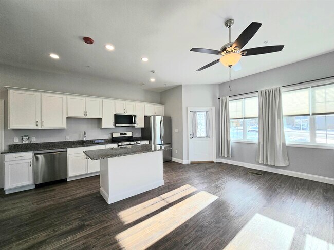 Photo - 2 Railroad Ave Unit 101