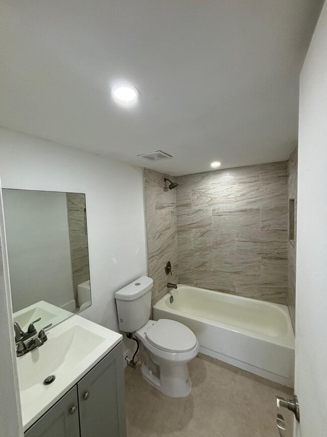Photo - 8002 SW 149th Ave Unidad B304