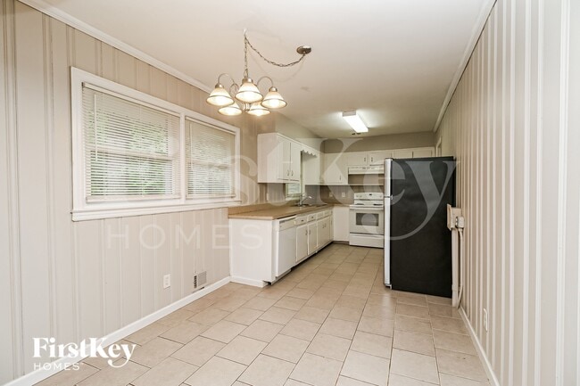 Photo - 1843 Wee Kirk Rd SE
