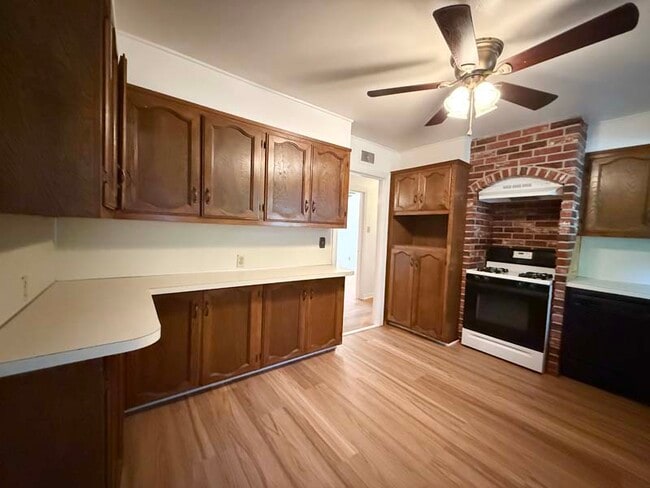 Photo - 121 N 28th St