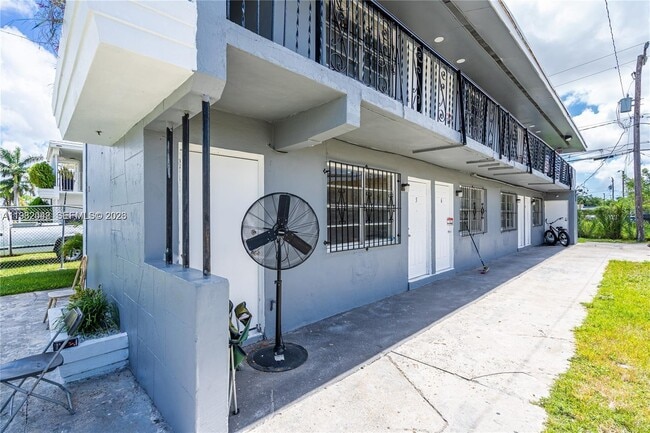 1445 NW 2nd Ave Unit 3