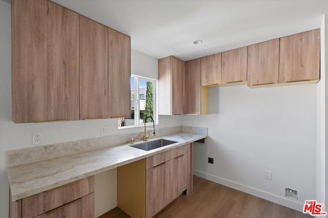 Photo - 3754 1/2 Veteran Ave