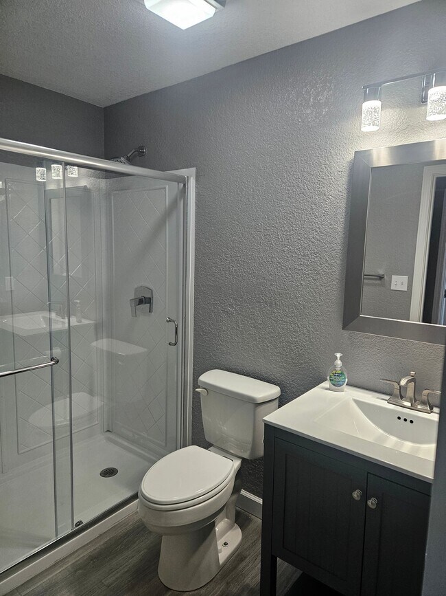 Photo - 648 Racquet Club Dr