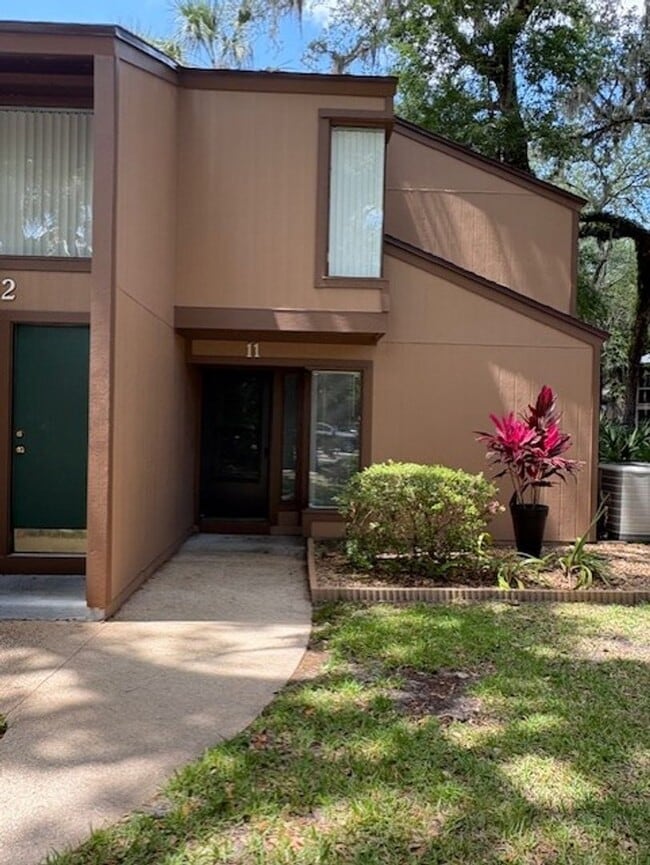 Quiet 3 bedroom, 2 bath home located in th... - Quiet 3 bedroom, 2 bath home located in th...