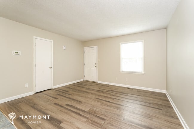 Photo - 2010 Glenside Dr