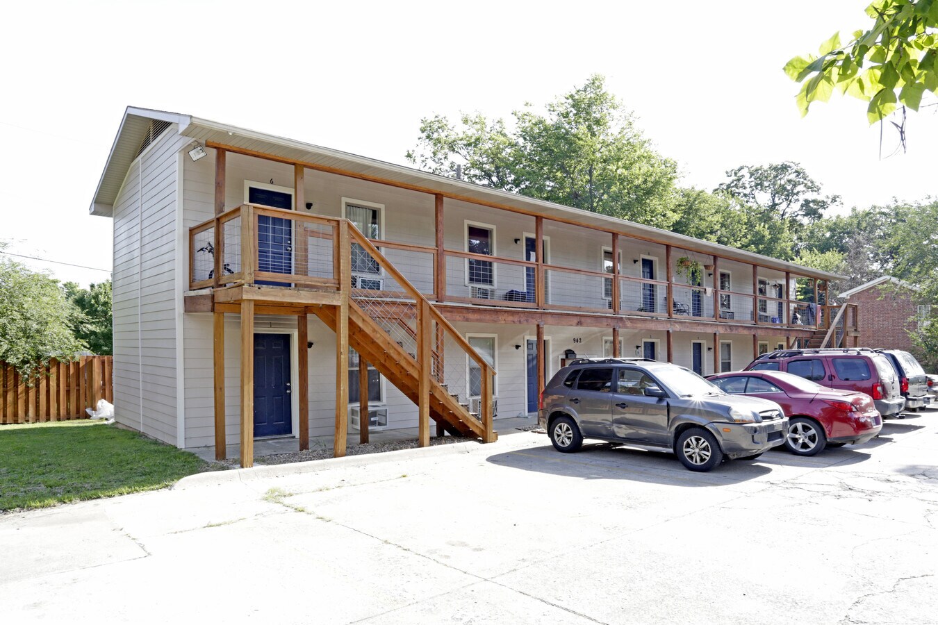 Holly Efficiencies - Holly Efficiencies Apartments
