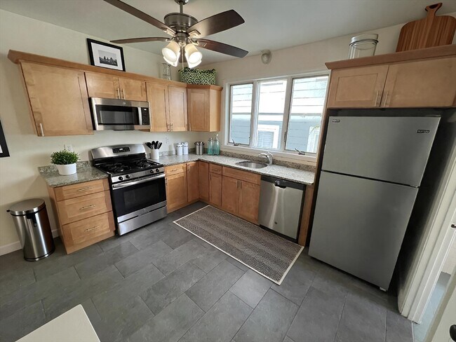 Building Photo - 39 Belknap St Unit 2