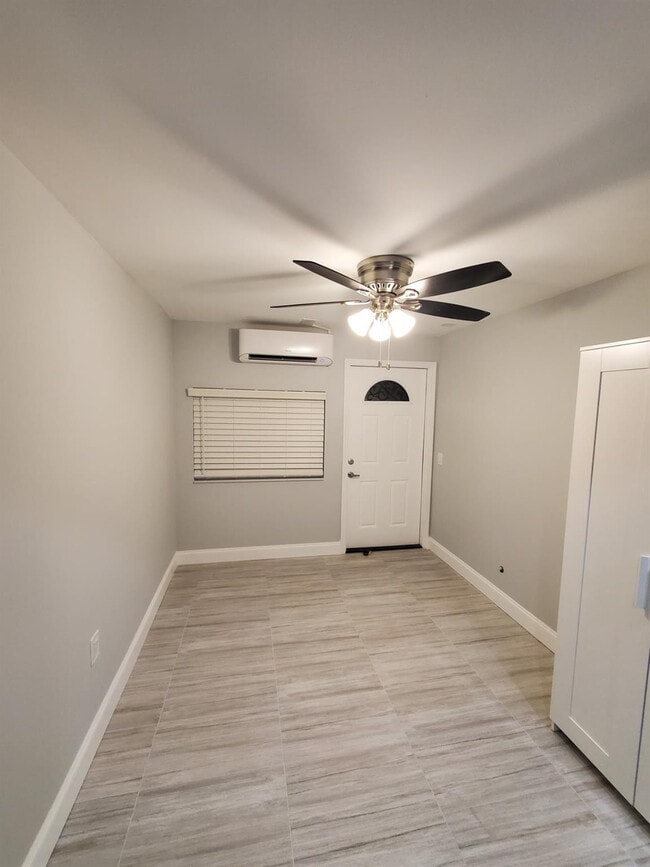 Building Photo - 224 NE 19th Ave Unit 2