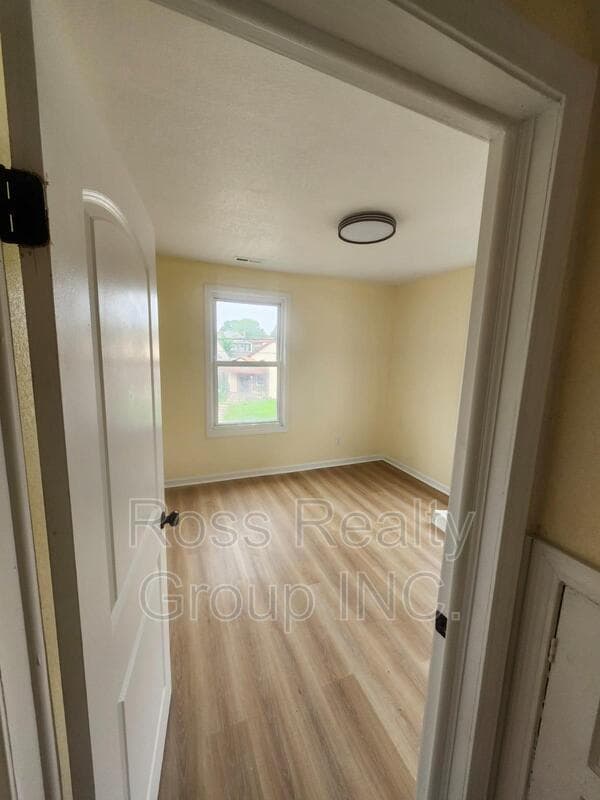 Photo - 653 Oswald St Unit lower