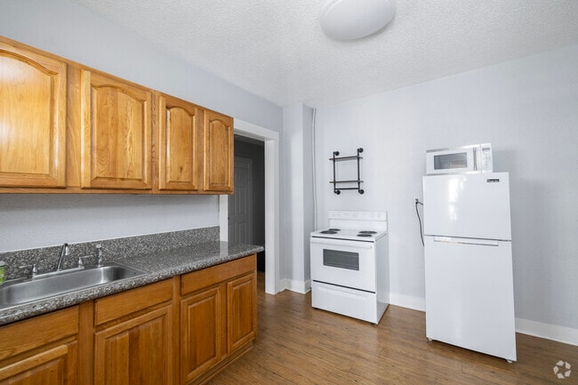 1BR, 1BA - 550SF - Kitchen