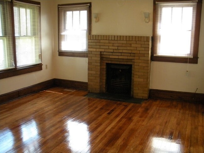 Photo - 2 Bdrm / 1 Bath Brick Cottage Kingsport, TN