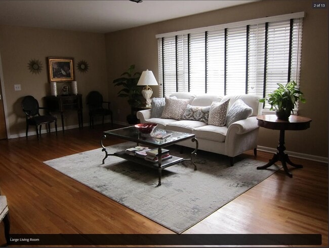 Large Family Room - 25 Mechanic St Unit 2nd Floor
